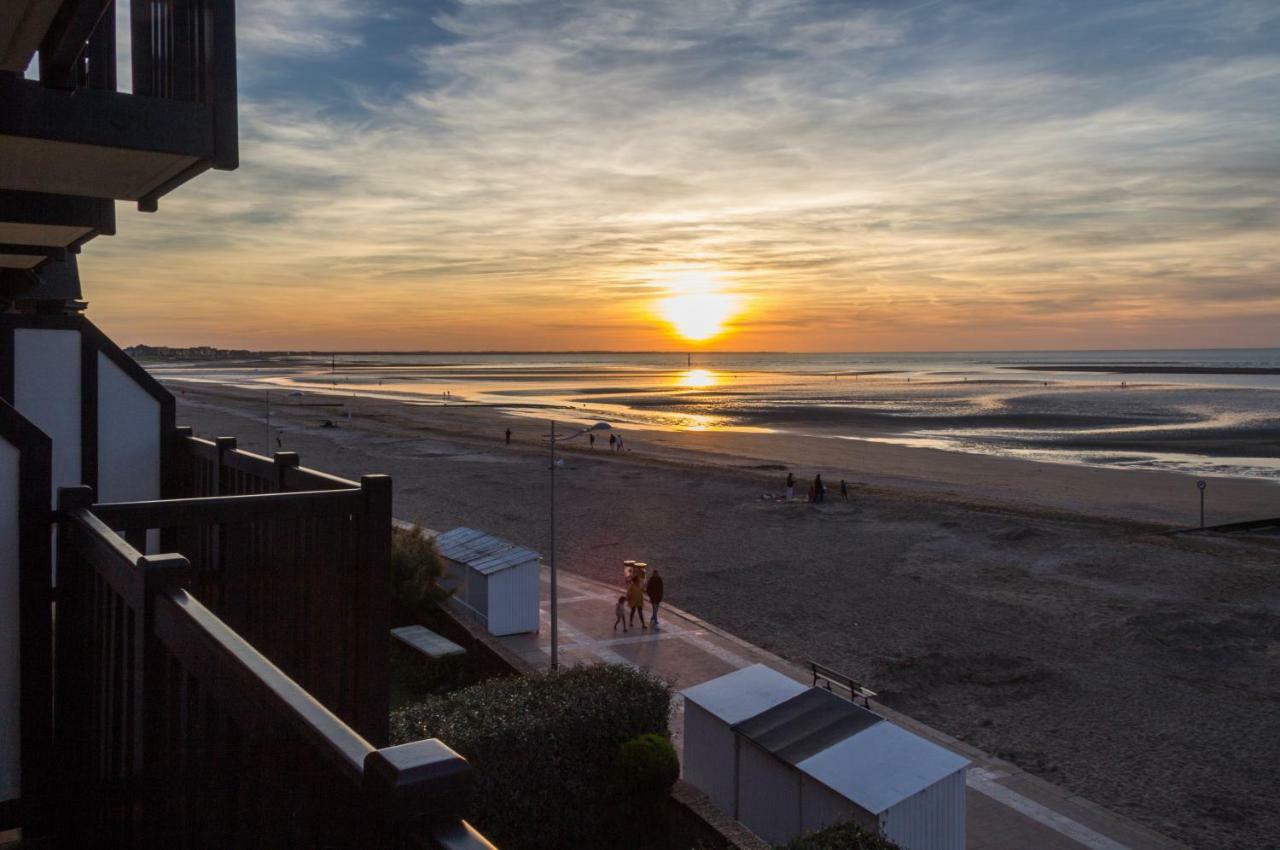 Joli Studio Avec Vue Panoramique Sur La Mer Houlgate Esterno foto
